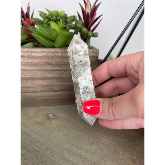 Quartz and dream amethyst double terminated polished point / wand crystal - Picture 6 of 8